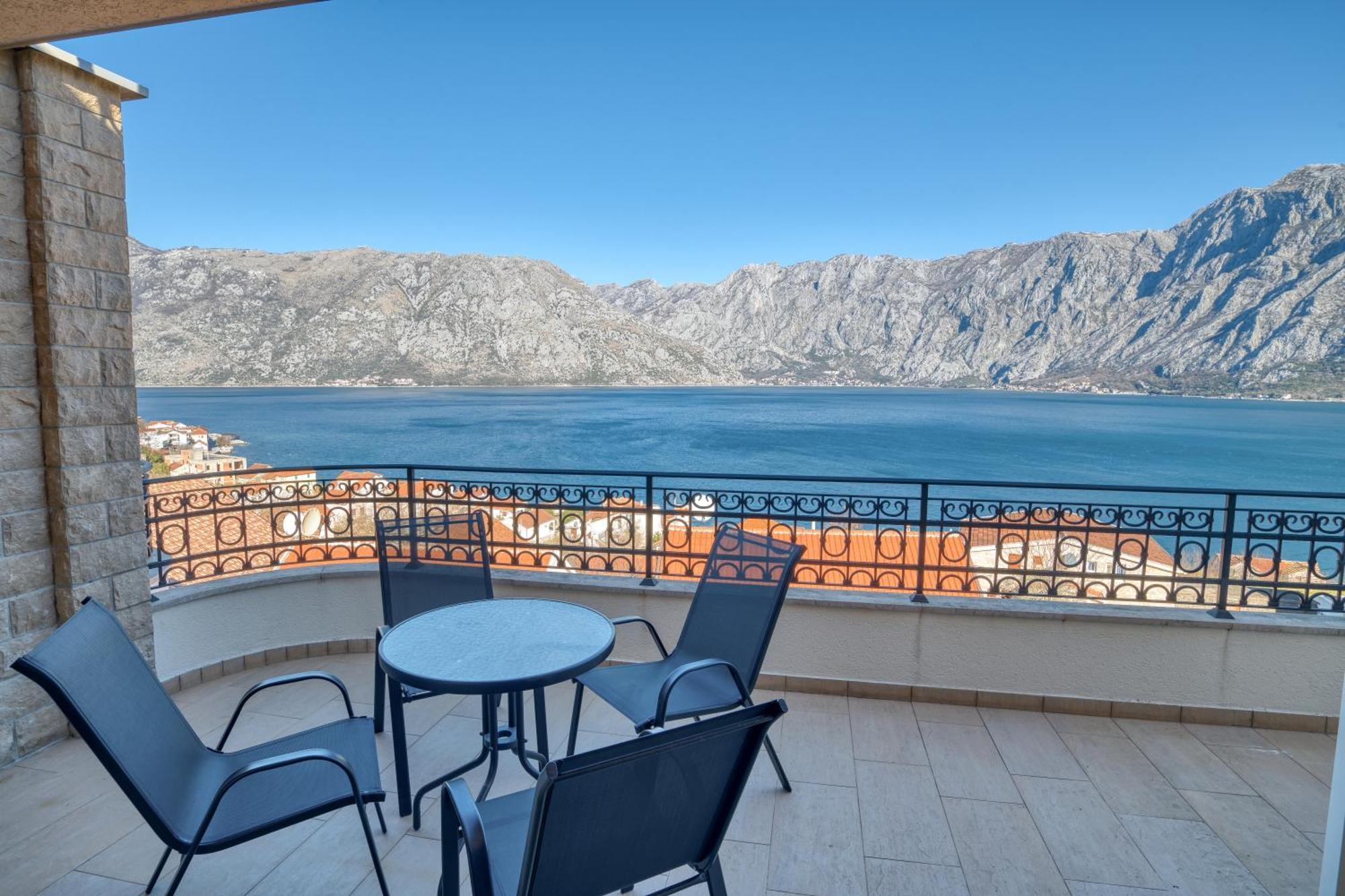 Luxurious 3-Bedroom Apartment By Mn Property Kotor Exteriér fotografie