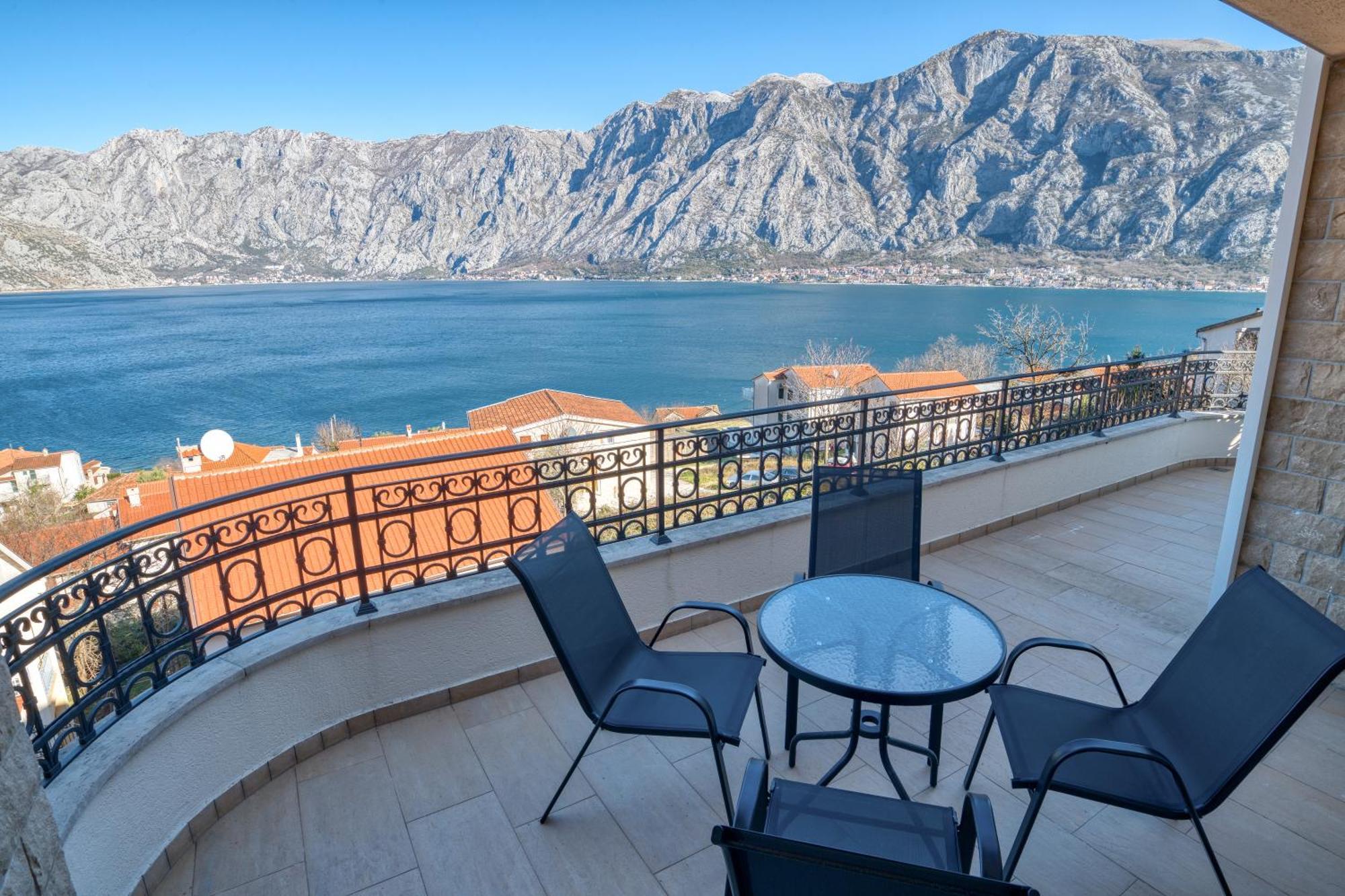 Luxurious 3-Bedroom Apartment By Mn Property Kotor Exteriér fotografie