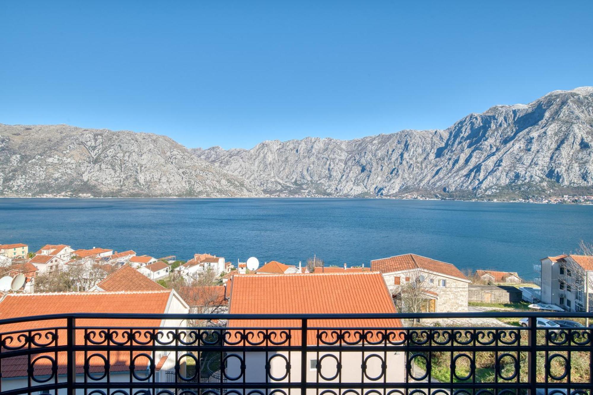 Luxurious 3-Bedroom Apartment By Mn Property Kotor Exteriér fotografie
