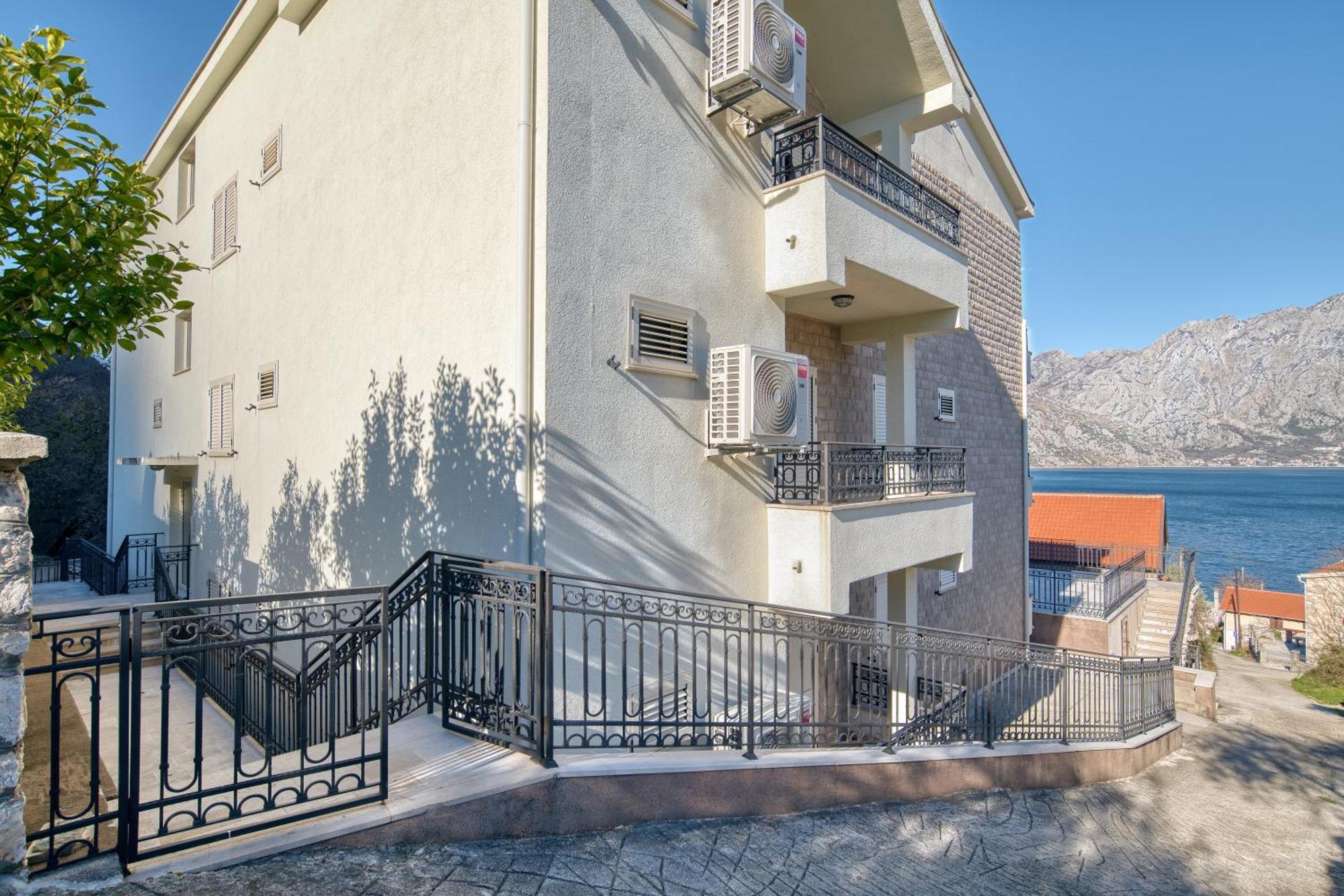 Luxurious 3-Bedroom Apartment By Mn Property Kotor Exteriér fotografie