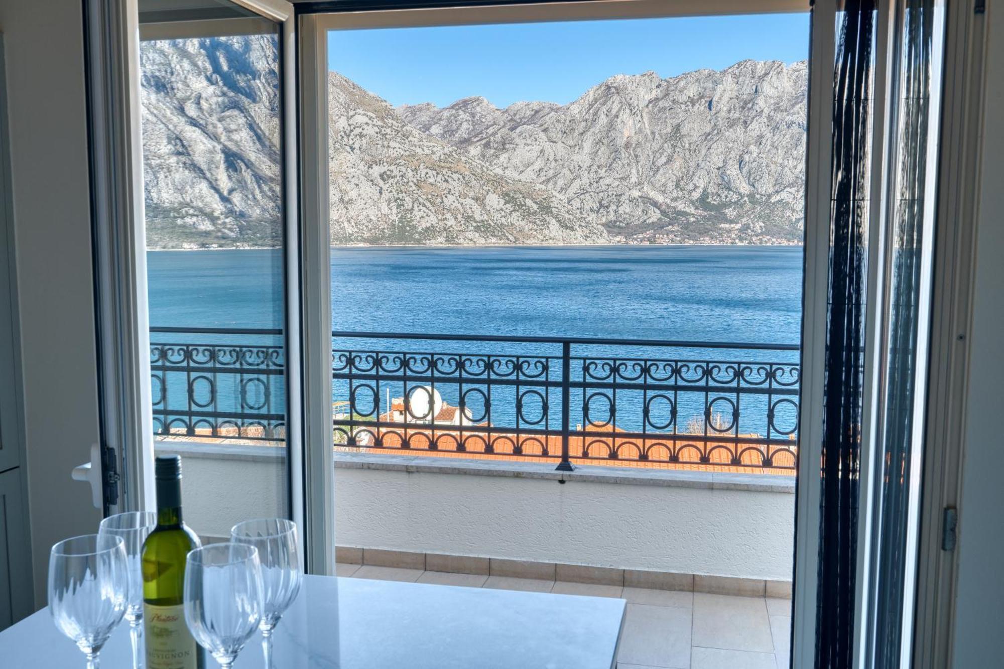 Luxurious 3-Bedroom Apartment By Mn Property Kotor Exteriér fotografie