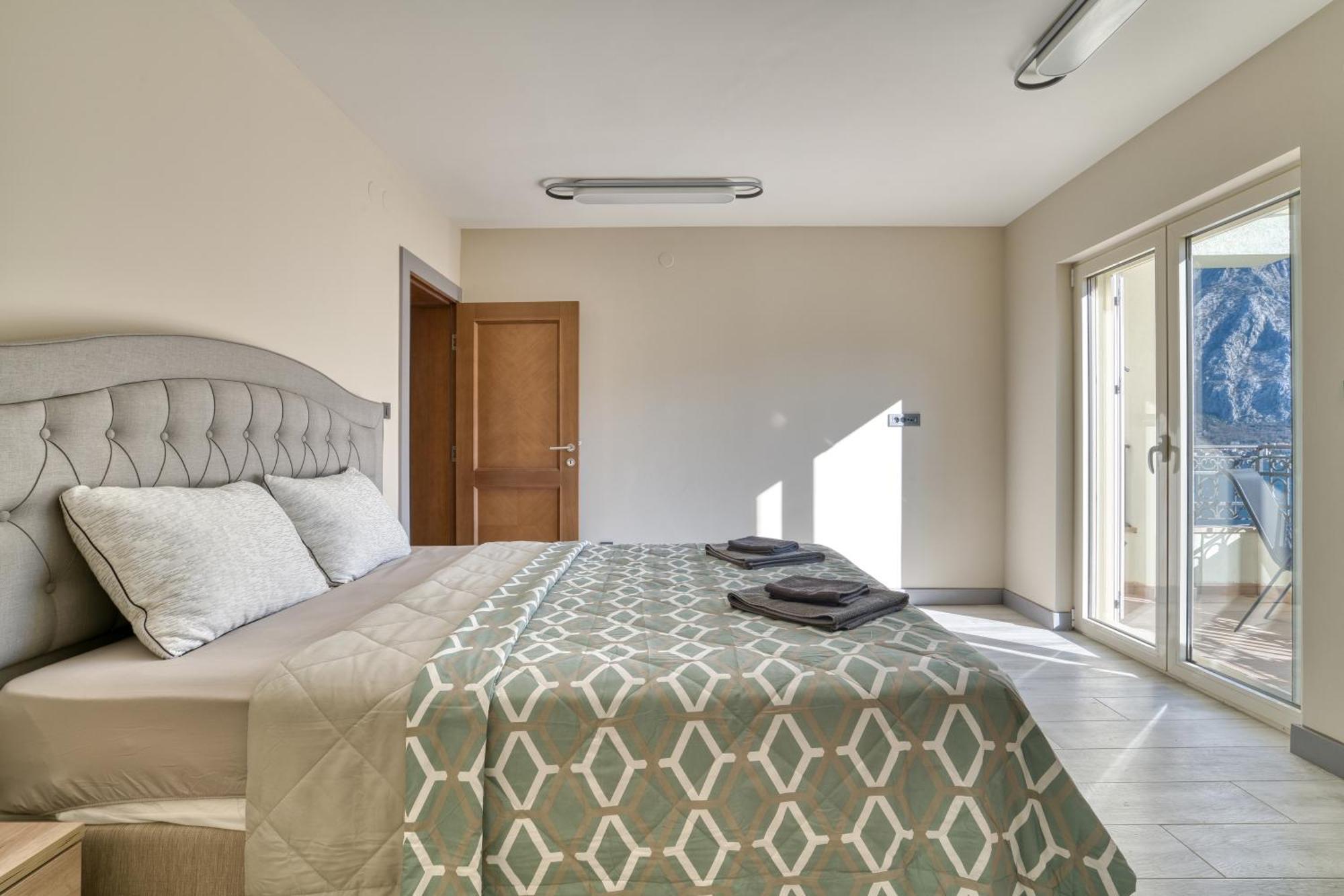Luxurious 3-Bedroom Apartment By Mn Property Kotor Exteriér fotografie