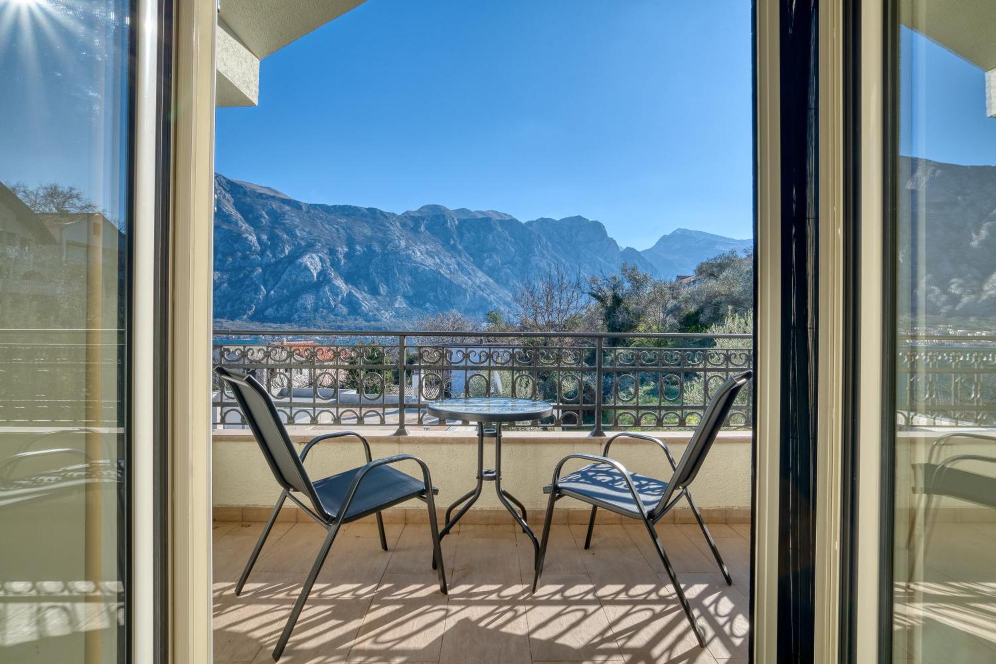 Luxurious 3-Bedroom Apartment By Mn Property Kotor Exteriér fotografie